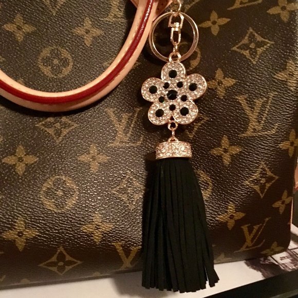 Bag Charm Flower Shape Crystals and Tassel-PINK or BLACK - Picture 2 of 13